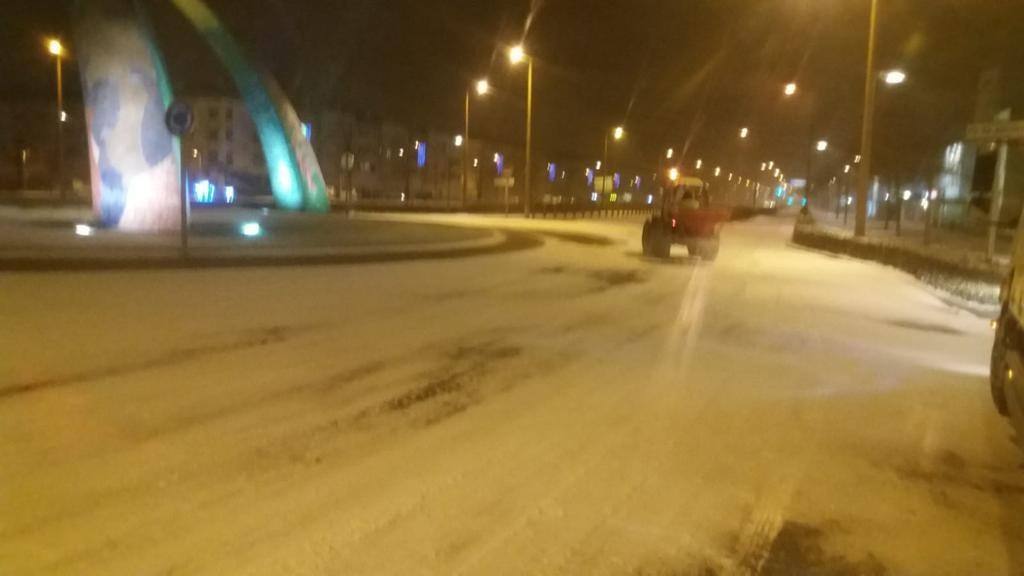 Aspecto que presentaba la plaza España de La Flecha, en Arroyo de la Encomienda,a primera hora de la mañana. 