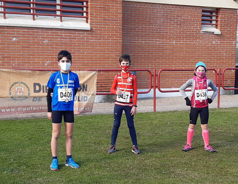 Los niños y jóvenes del Club Atletismo Arroyo regresaron a la competición el pasado fin de semana con muy buenos resultados. 