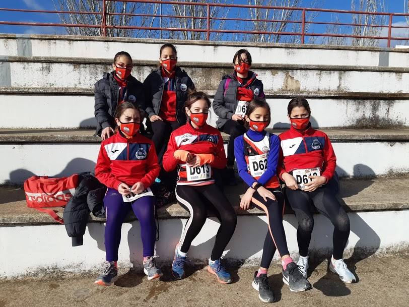 Los niños y jóvenes del Club Atletismo Arroyo regresaron a la competición el pasado fin de semana con muy buenos resultados. 