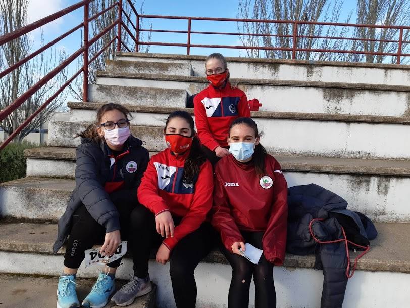 Los niños y jóvenes del Club Atletismo Arroyo regresaron a la competición el pasado fin de semana con muy buenos resultados. 