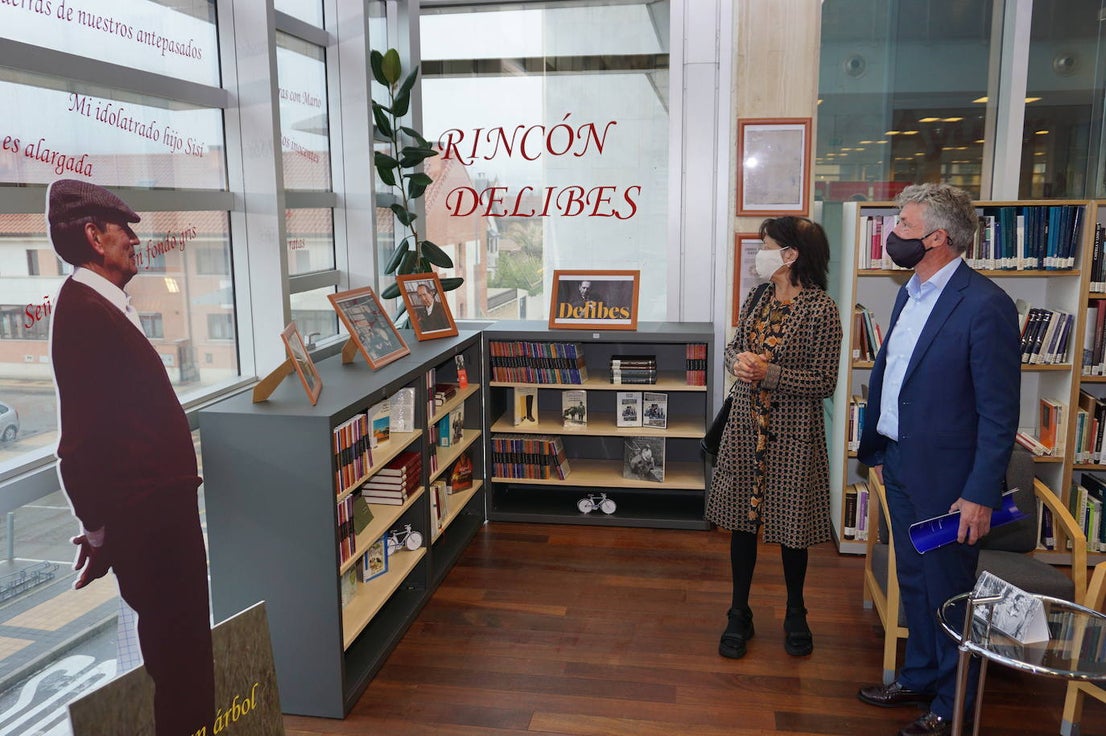 Un libro recopilatorio de artículos y textos de Delibes y la portada de El Norte de Castilla del día que recibió el Premio Cervantes son varios de los nuevos elementos que se incorporan al Rincón de Delibes. 