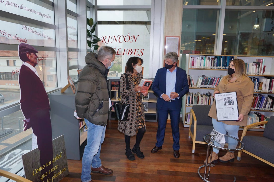 Un libro recopilatorio de artículos y textos de Delibes y la portada de El Norte de Castilla del día que recibió el Premio Cervantes son varios de los nuevos elementos que se incorporan al Rincón de Delibes. 