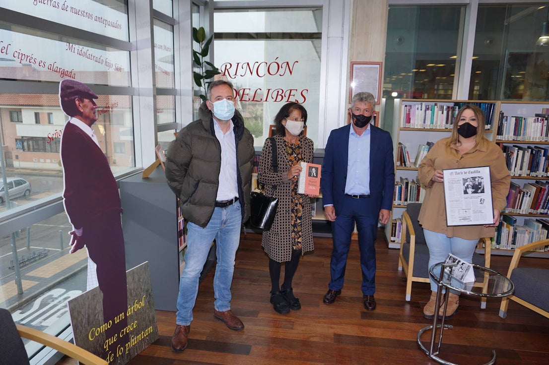 Un libro recopilatorio de artículos y textos de Delibes y la portada de El Norte de Castilla del día que recibió el Premio Cervantes son varios de los nuevos elementos que se incorporan al Rincón de Delibes. 