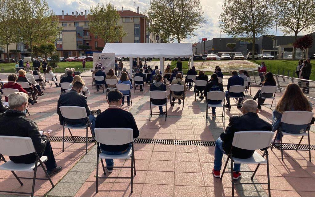 Todas las actividades de la I Feria del Libro de Arroyo han contado con destacada asistencia de público. 