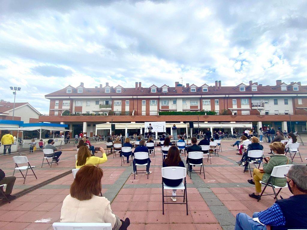 Todas las actividades de la I Feria del Libro de Arroyo han contado con destacada asistencia de público. 