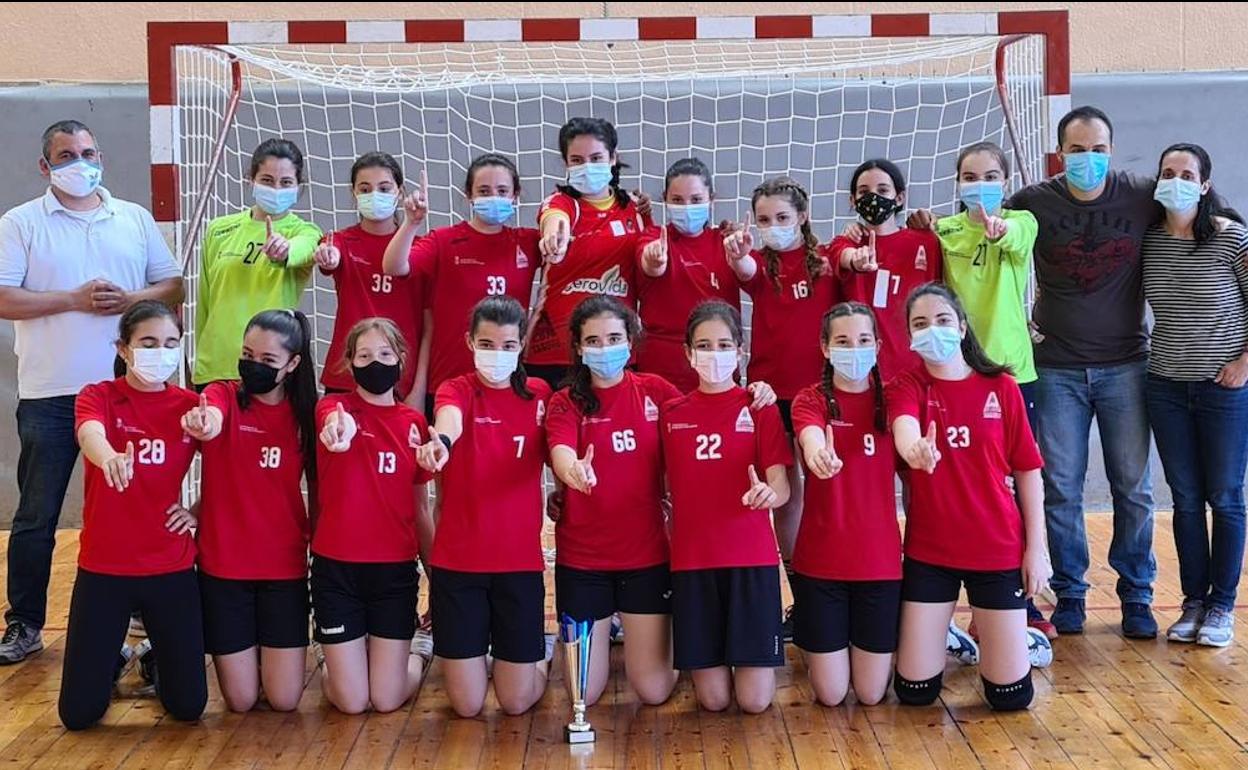 Equipo infantil del Balonmano Arroyo. 