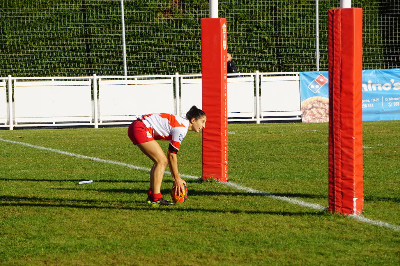 Durante todas las mañanas del pueste festivo se juegan los partidos en los campos de fútbol y rugby de La Vega, en Arroyo de la Encomienda. 