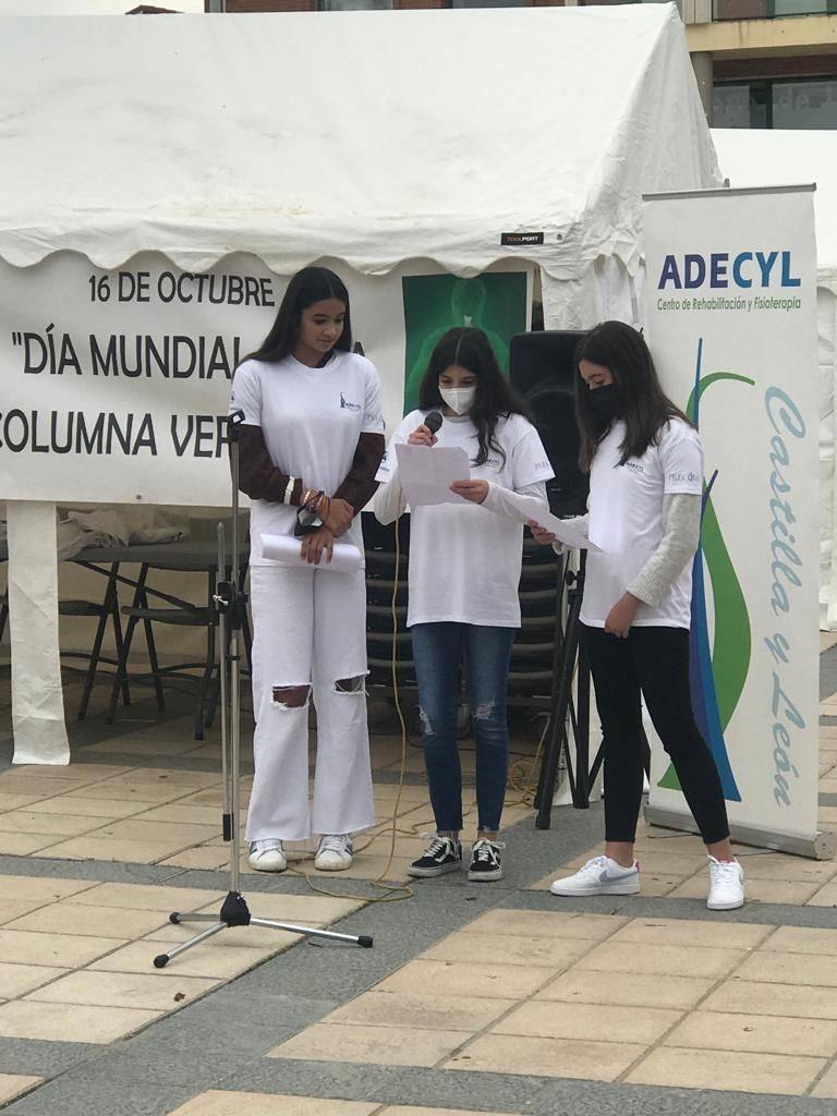 Participantes en la jornada de concienciación y apoyo a ADECYL en Arroyo de la Encomienda. 