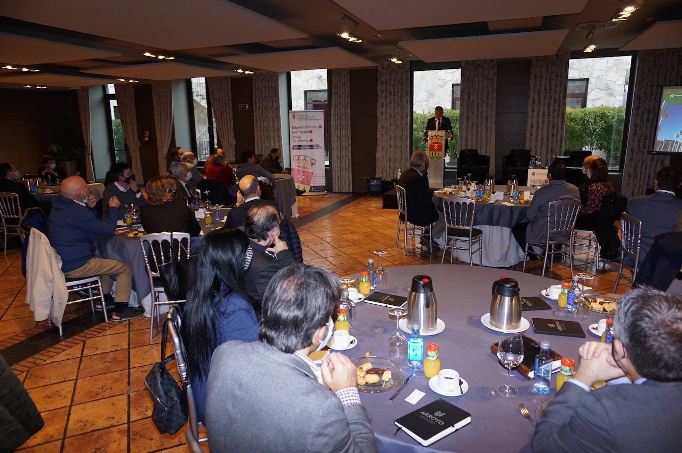 Más de un centenar de empresarios de Arroyo en el evento Hablemos de Negocios. 