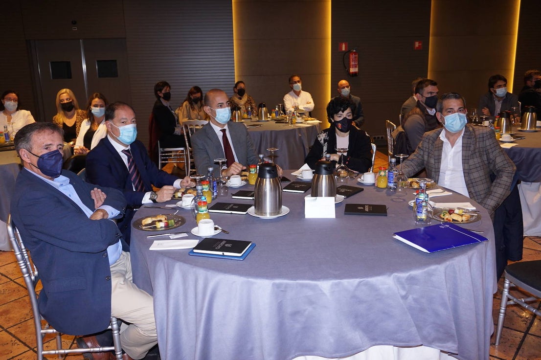 Más de un centenar de empresarios de Arroyo en el evento Hablemos de Negocios. 