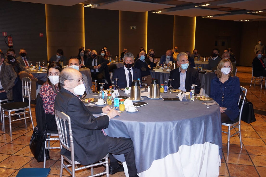 Más de un centenar de empresarios de Arroyo en el evento Hablemos de Negocios. 