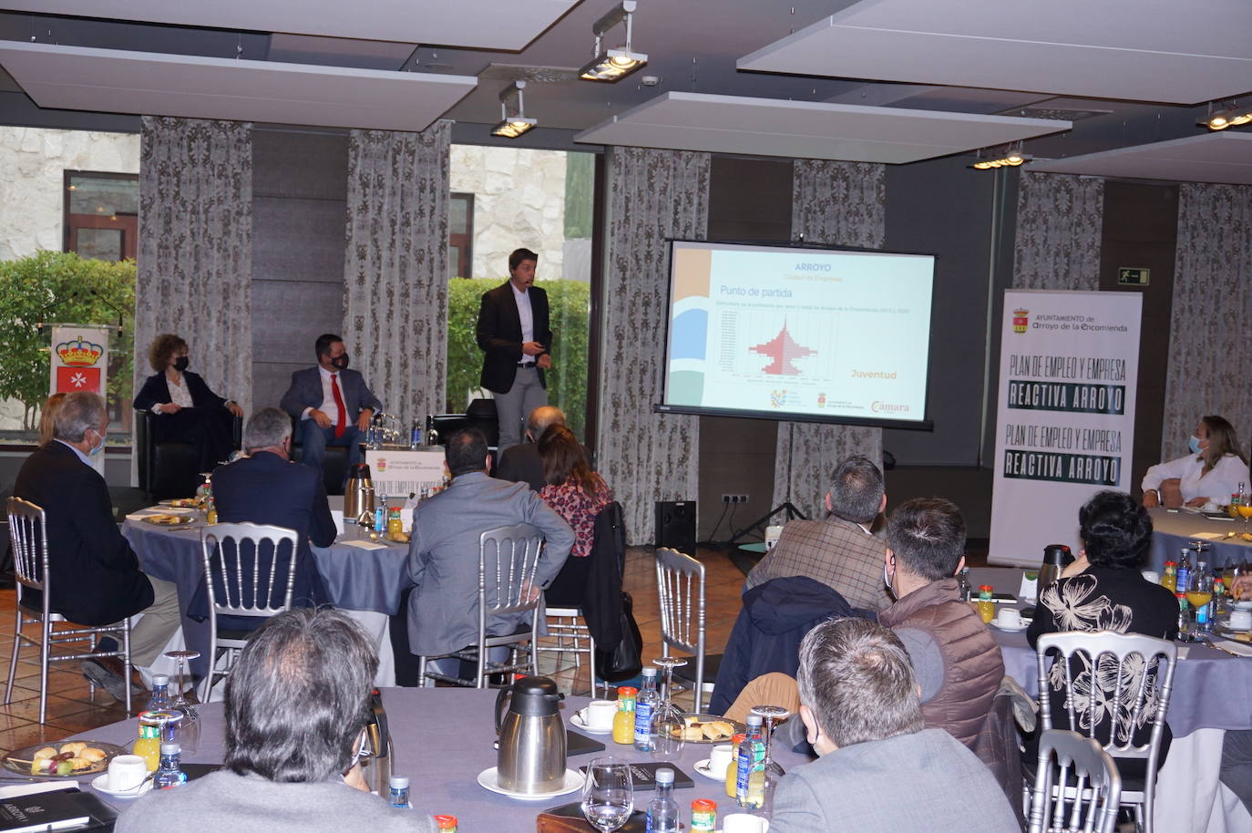 Más de un centenar de empresarios de Arroyo en el evento Hablemos de Negocios. 