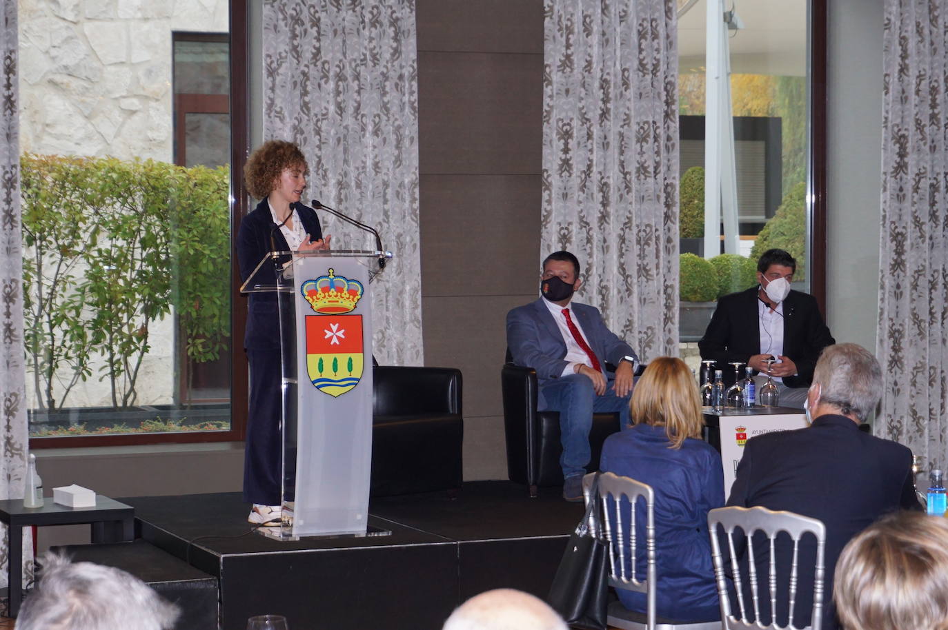 Más de un centenar de empresarios de Arroyo en el evento Hablemos de Negocios. 