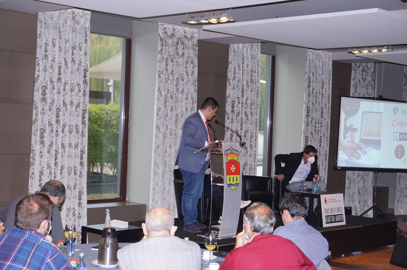 Más de un centenar de empresarios de Arroyo en el evento Hablemos de Negocios. 