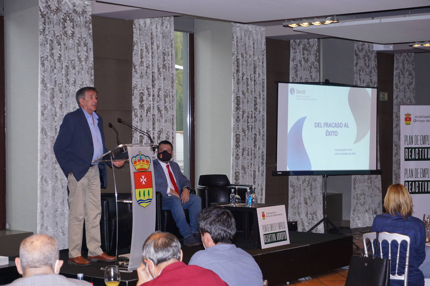 Más de un centenar de empresarios de Arroyo en el evento Hablemos de Negocios. 