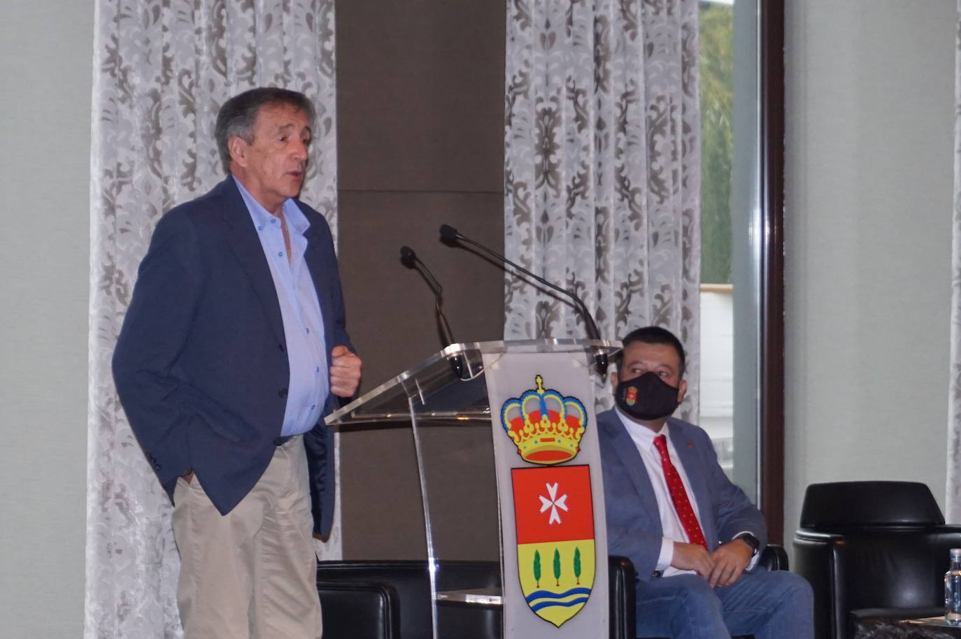 Más de un centenar de empresarios de Arroyo en el evento Hablemos de Negocios. 