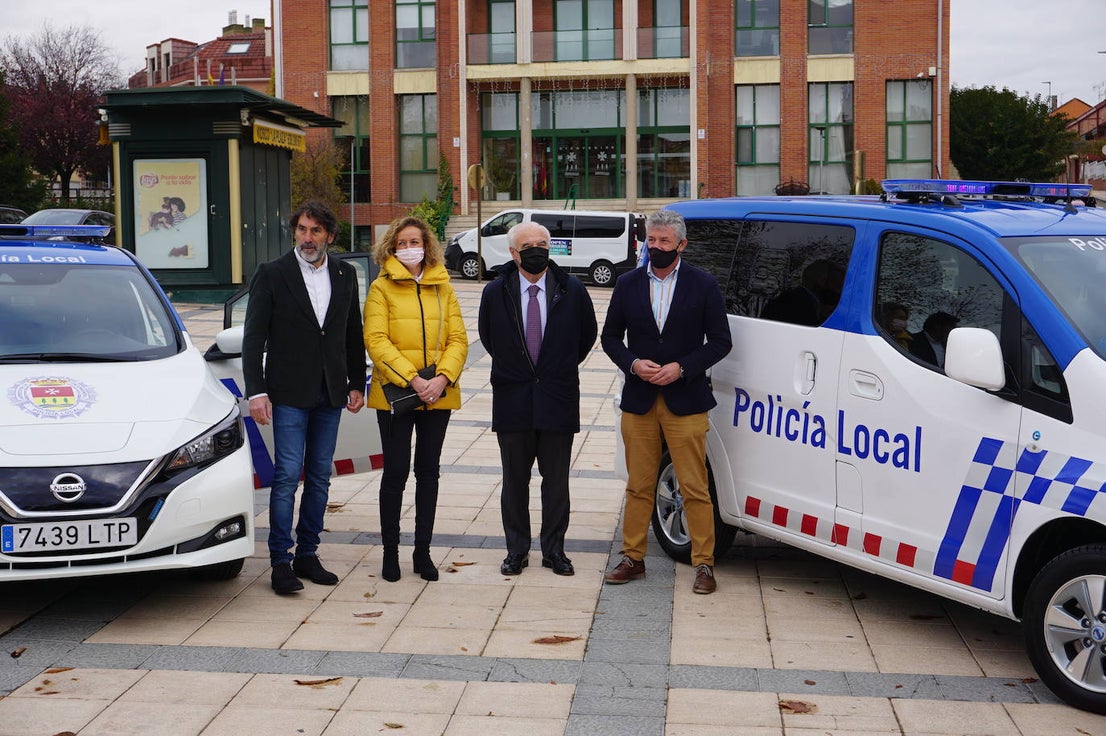 Presentación y entrega de los vehículos de la Policía Local de Arroyo. 