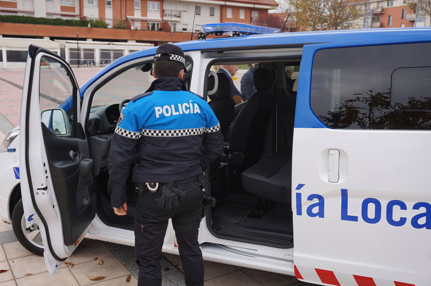 Presentación y entrega de los vehículos de la Policía Local de Arroyo. 