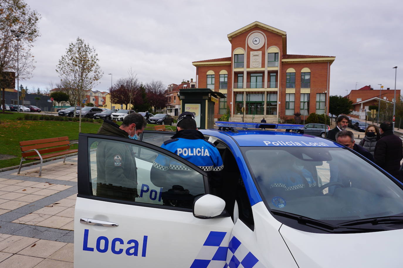 Presentación y entrega de los vehículos de la Policía Local de Arroyo. 