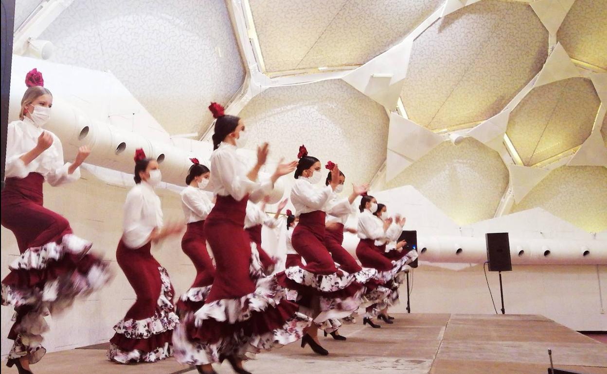 Actuación en la Cúpula del Milenio. 