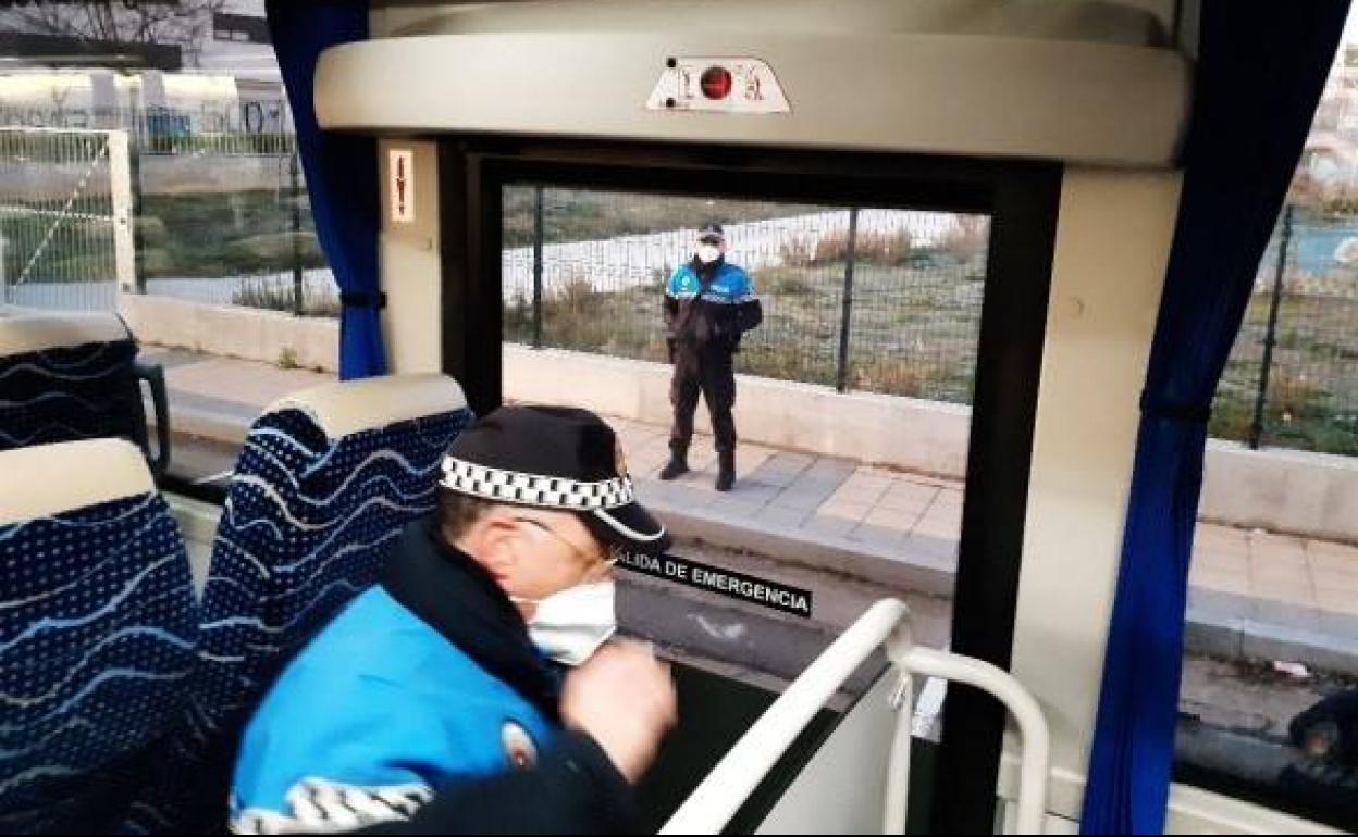 Las inspecciones han corrido a cargo de agentes de la Policía Local de Arroyo de la Encomienda. 