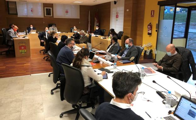 Asistentes a la sesión plenaria de esta tarde en Arroyo. 