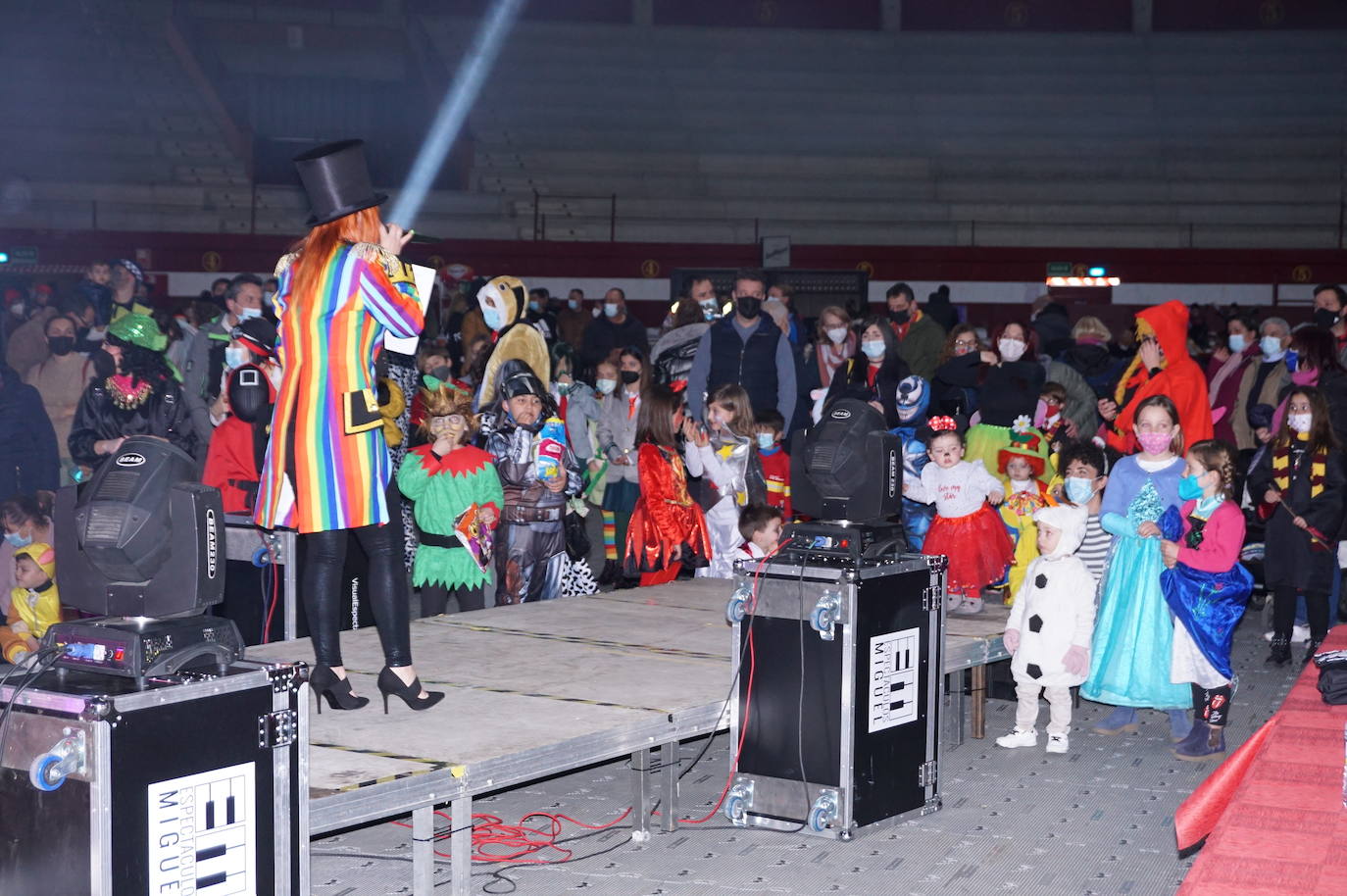 Superhéroes en el concurso de disfraces del carnaval de Arroyo. 