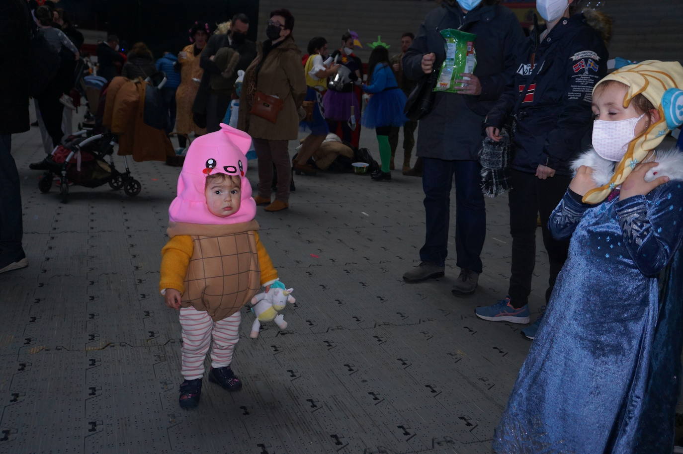 Superhéroes en el concurso de disfraces del carnaval de Arroyo. 