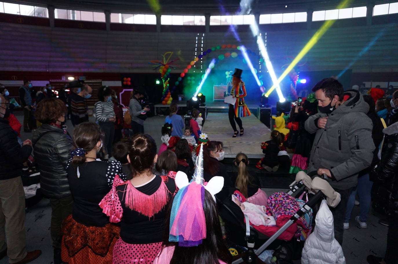 Superhéroes en el concurso de disfraces del carnaval de Arroyo. 