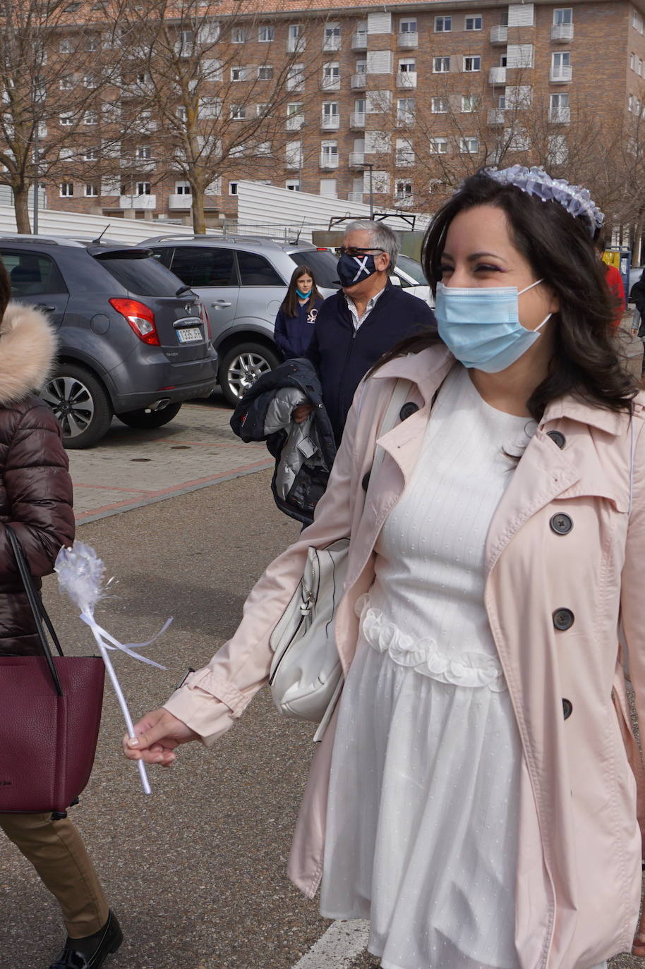Animación y cientos de disfraces en el pasacalles por Las Lomas en los carnavales de Arroyo de la Encomienda. 