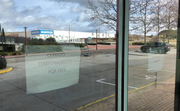 El cartel que anuncia el cierre temporal seguirá siendo permanente. 