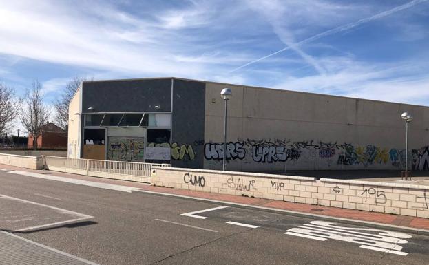 Puerta principal de acceso a lo que será el nuevo cuartel de la Guardia Civil en Arroyo. 