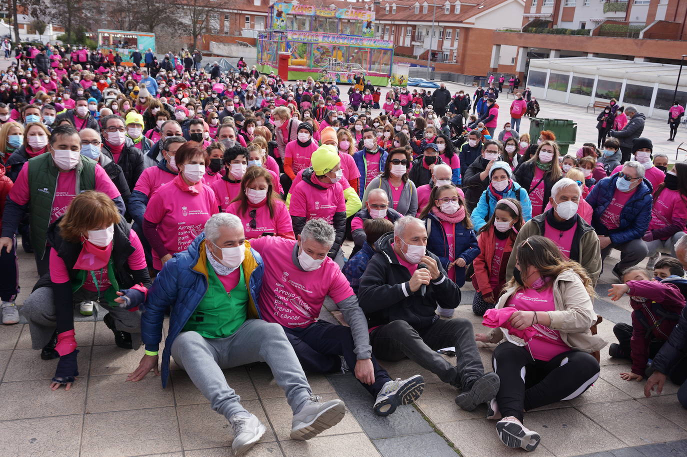 Las camisetas fucsias regaron el recorrido de esta mañana por Arroyo de muestras de solidaridad y empatía en la lucha contra el cáncer. 