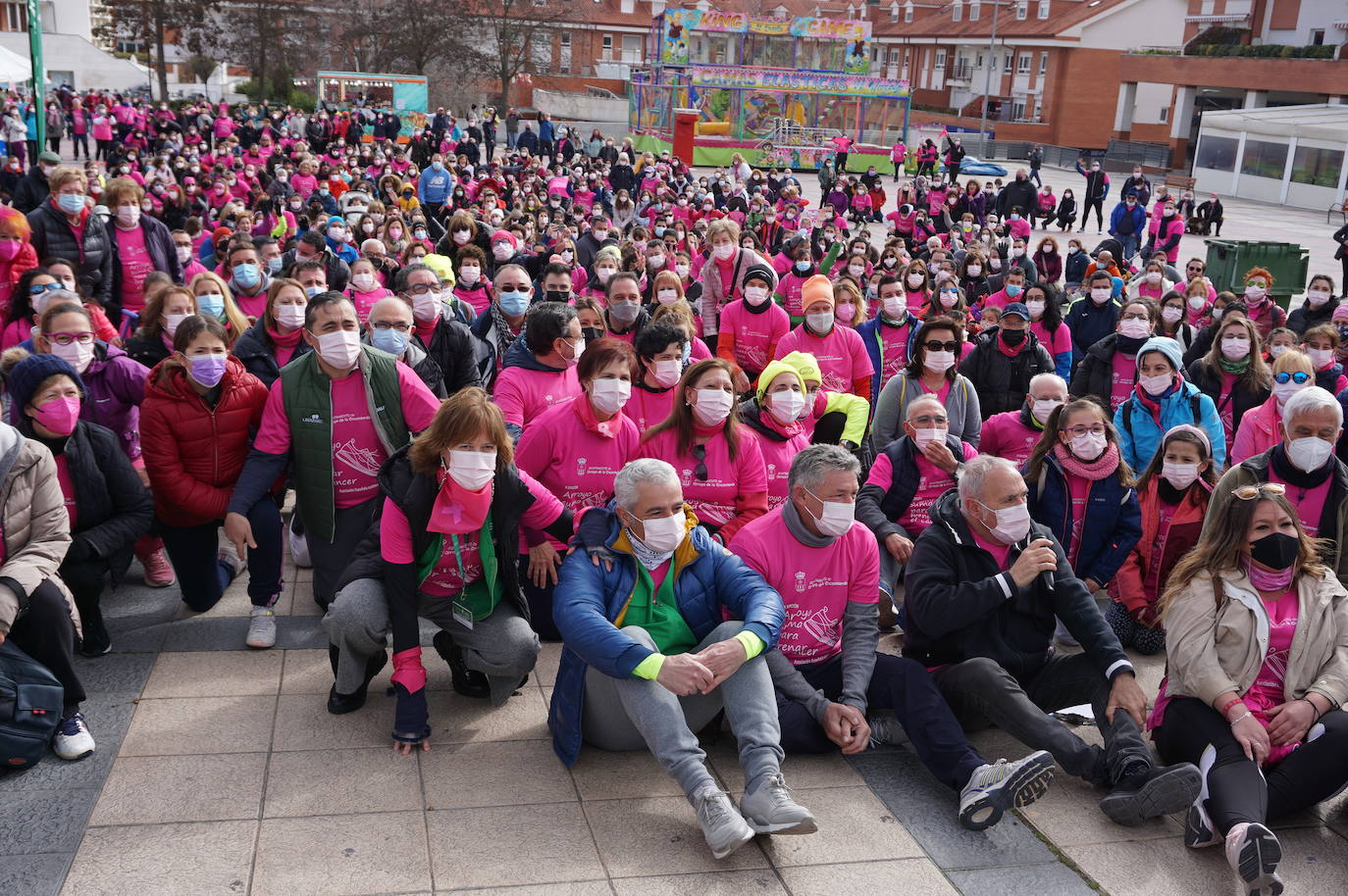 Las camisetas fucsias regaron el recorrido de esta mañana por Arroyo de muestras de solidaridad y empatía en la lucha contra el cáncer. 