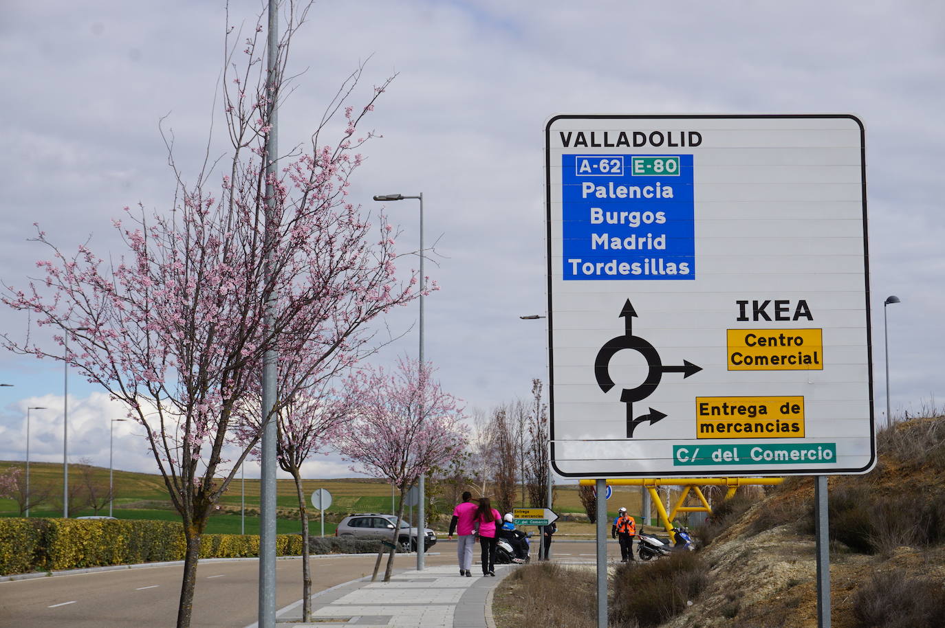 Las camisetas fucsias regaron el recorrido de esta mañana por Arroyo de muestras de solidaridad y empatía en la lucha contra el cáncer. 