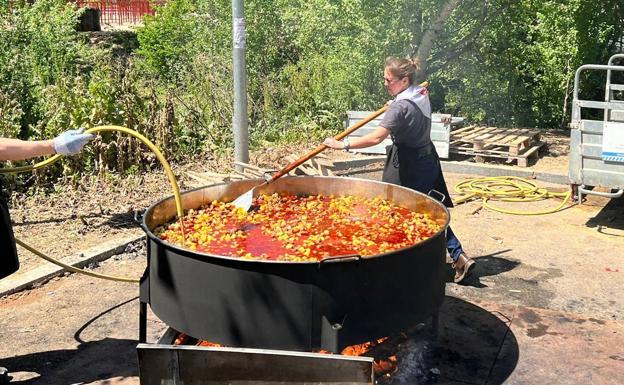 Caldereta en proceso de cocinado 
