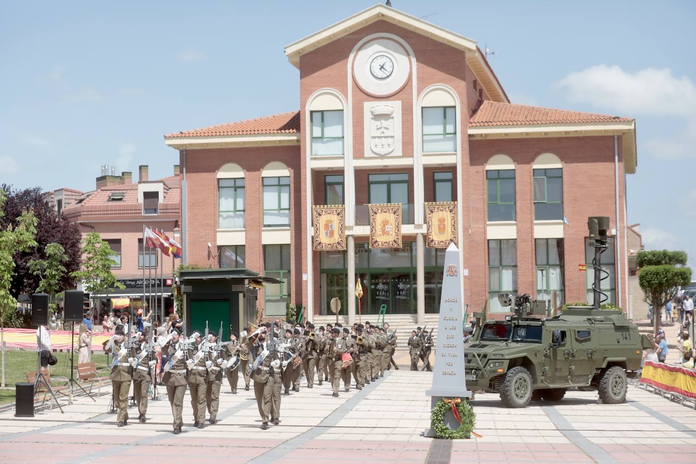 Diferentes momentos de la jura en el municipio. 
