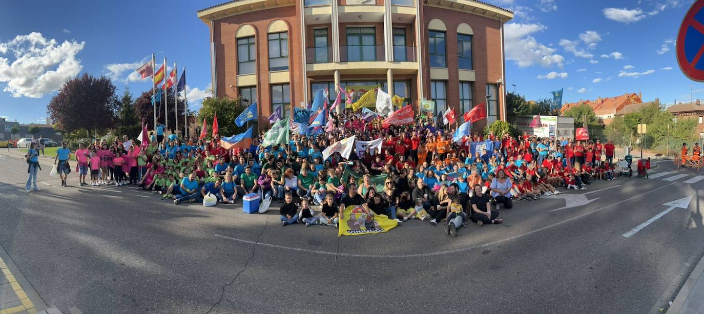 Grupos de peñistas durante la jornada de hermanamiento. 