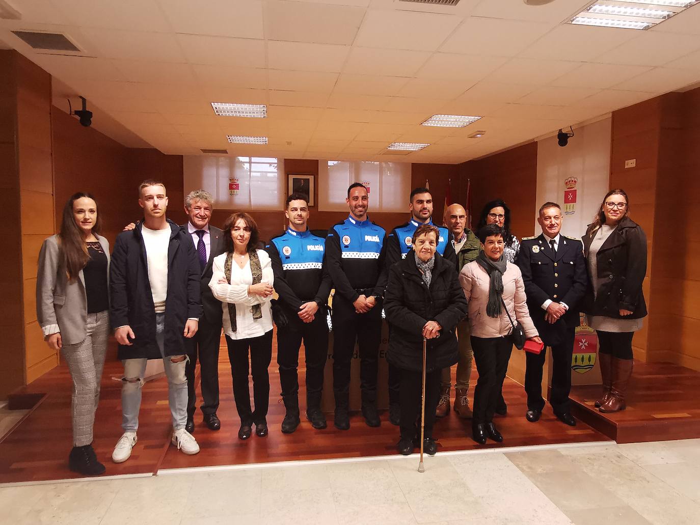 Nuevos agentes de la policía local junto al alcalde de Arroyo y los concejales delegados de Seguridad y Recursos humanos