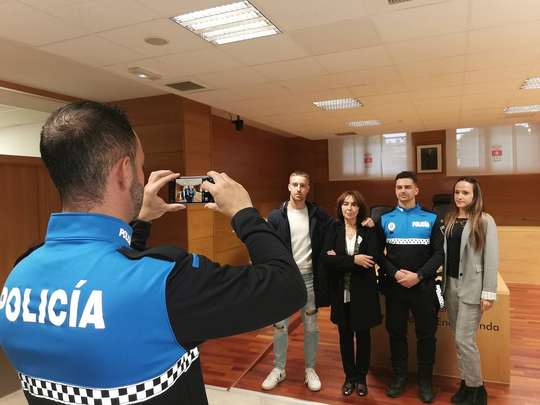 Nuevos agentes de la policía local junto al alcalde de Arroyo y los concejales delegados de Seguridad y Recursos humanos