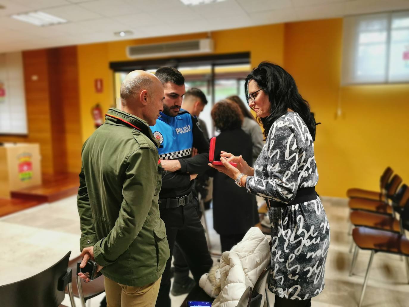 Nuevos agentes de la policía local junto al alcalde de Arroyo y los concejales delegados de Seguridad y Recursos humanos