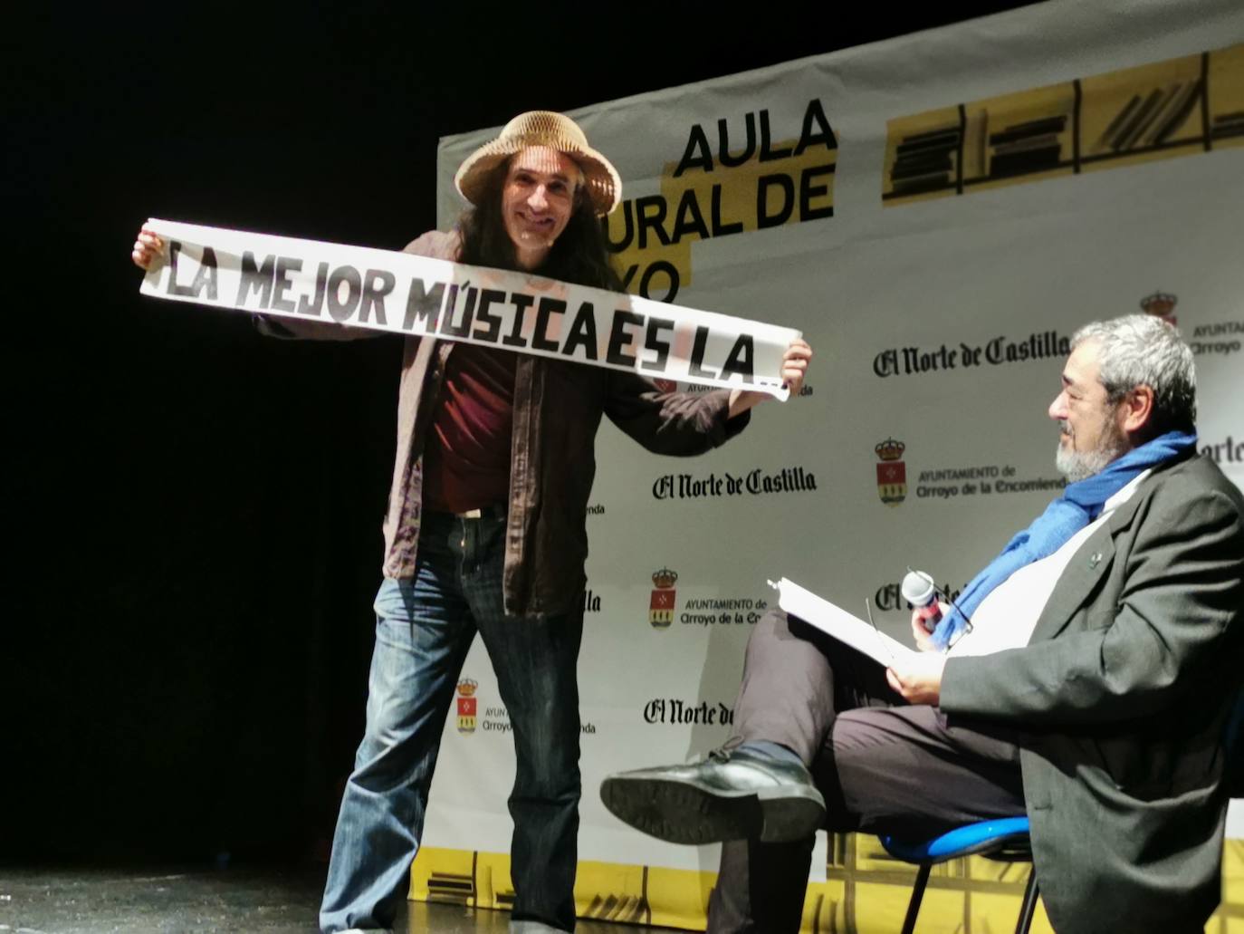 El Capitán Corchea 'afinando' unos cerditos musicales 