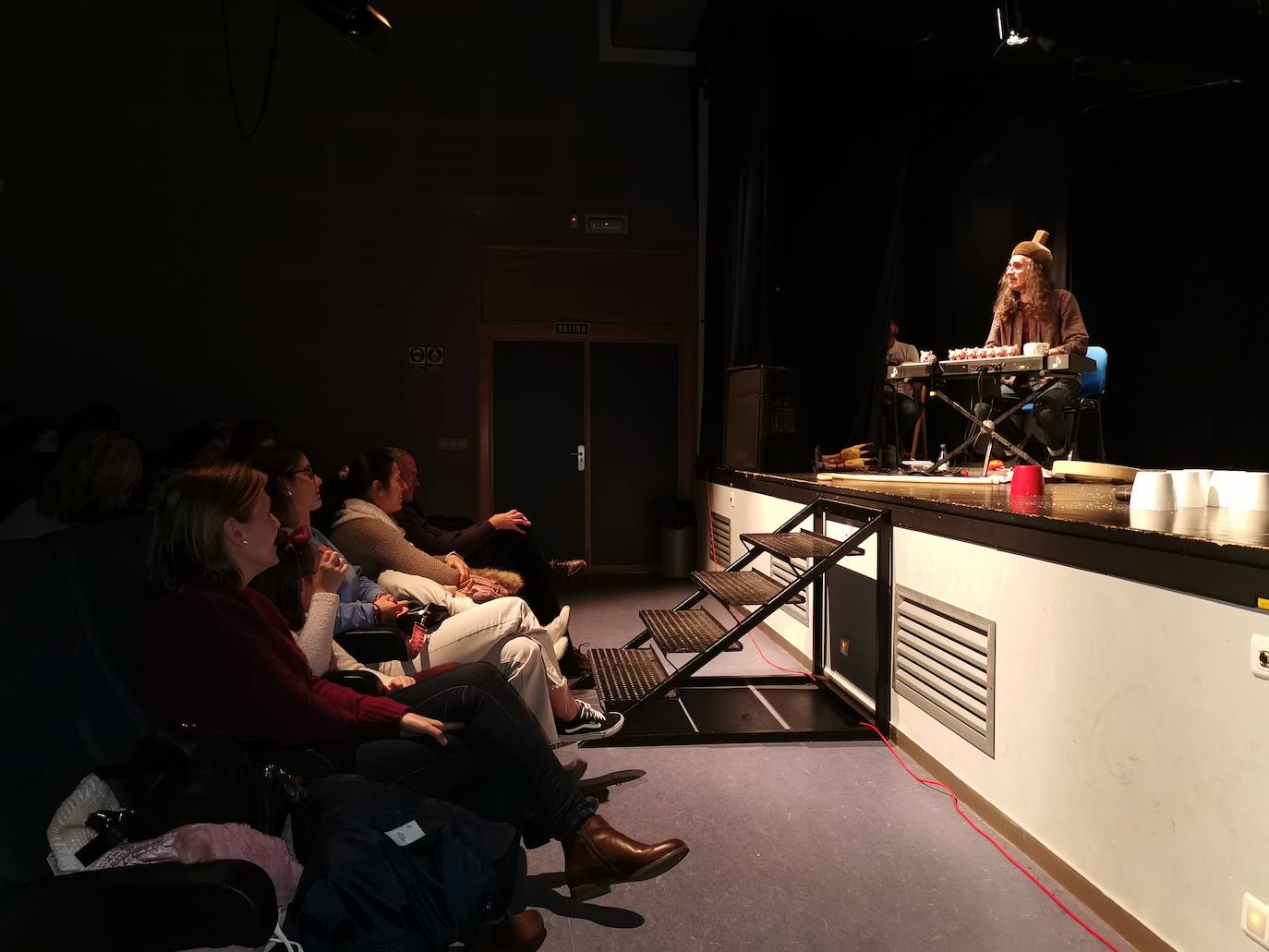 El Capitán Corchea 'afinando' unos cerditos musicales 