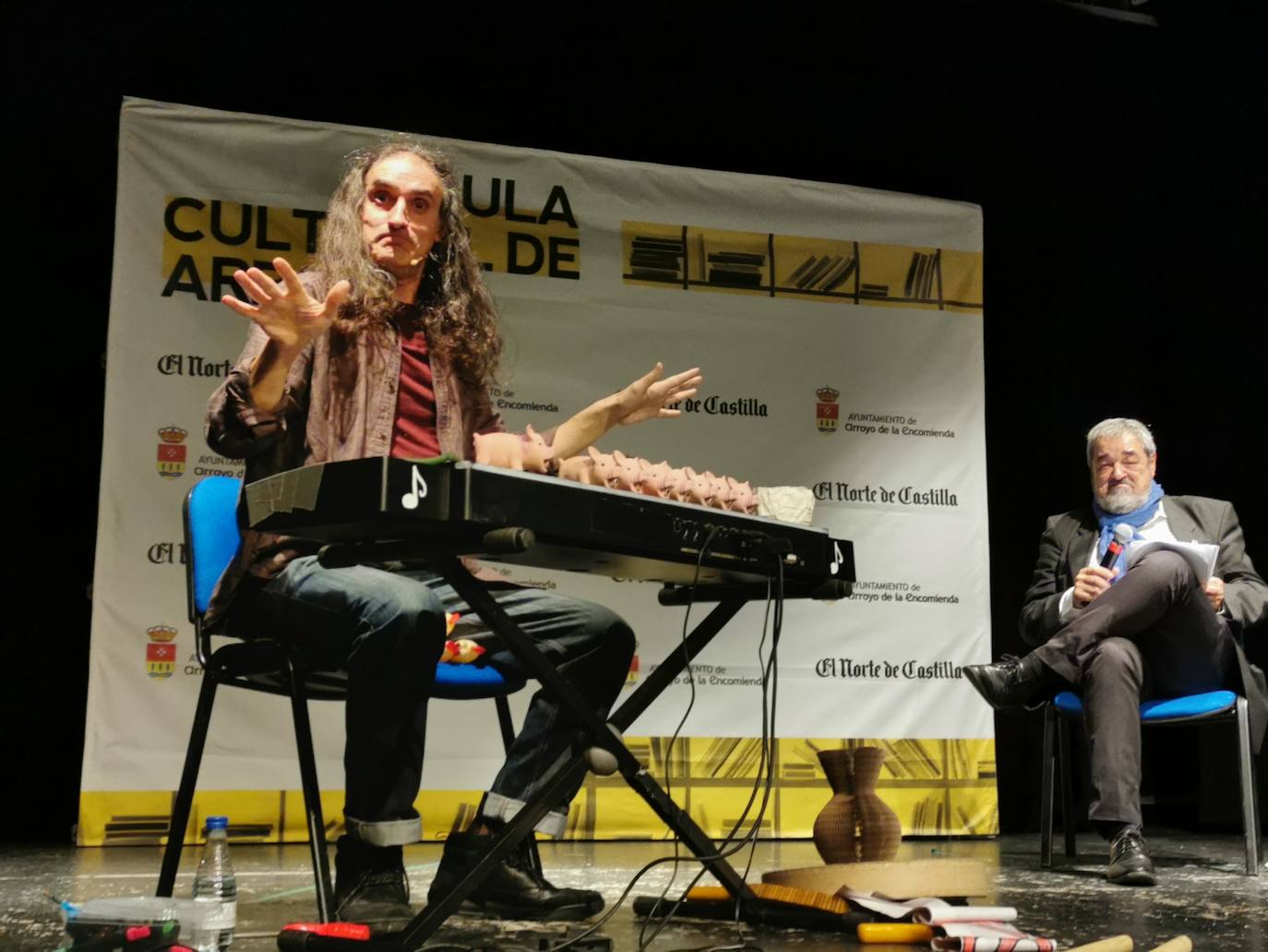 El Capitán Corchea 'afinando' unos cerditos musicales 