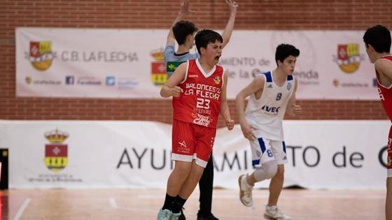Los cadetes del baloncesto calientan para la Final Four