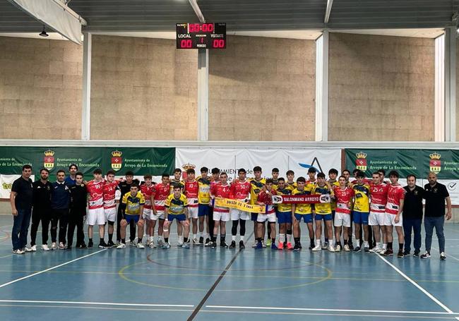 Equipo BM Arroyo Play 360 en su hermanamiento con Villa de Aranda en la entrega de bufandas