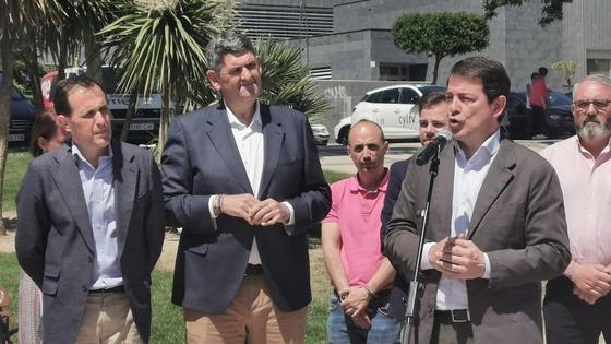 Jota de la Fuente bien arropado por Mañueco e Íscar en Arroyo