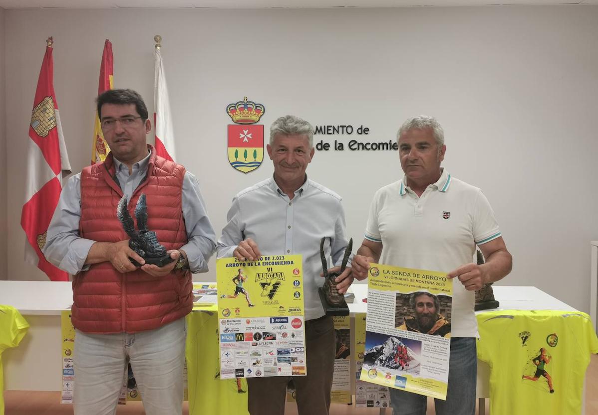 Carlos Rodríguez de APARVAL, el alcalde Sarbelio Fernández y Sebastián Nogales de La Senda, durante la presentación de la Arroyada Trail