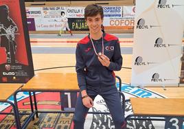 Sergio Mayo con su medalla de bronce en la 10ª Jornada de los Torneos Escolares en Bembibre