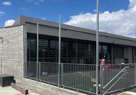 Inicio de las obras en los cuatro corralitos de infantil de este centro educativo